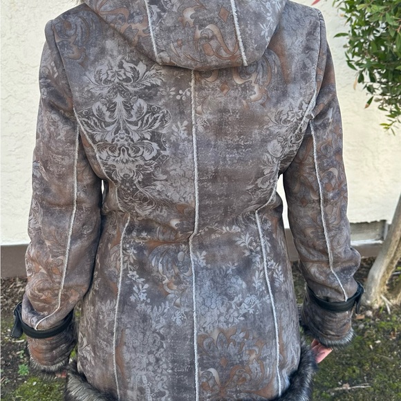 MontanaCo warm jacket. Never worn. Super soft. From OVERLAND Sheepskin Co - Picture 6 of 16